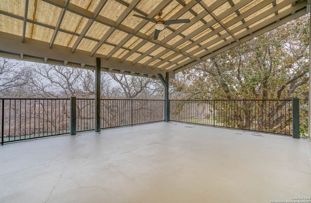 54 S Hampton Dr, Seguin, TX 78155