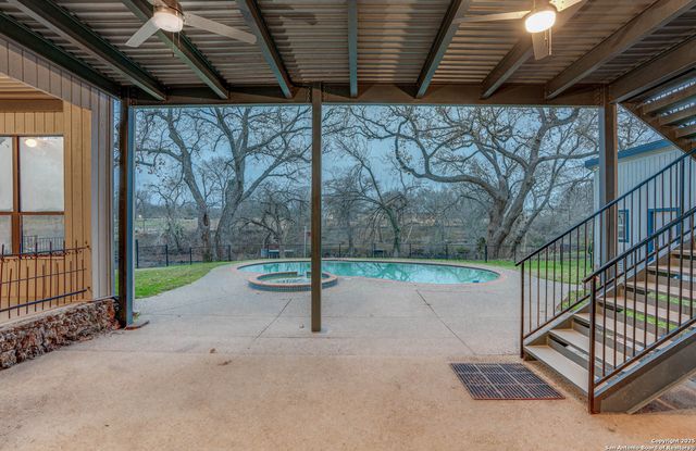 54 S Hampton Dr, Seguin, TX 78155