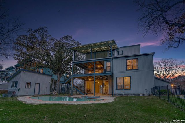 54 S Hampton Dr, Seguin, TX 78155