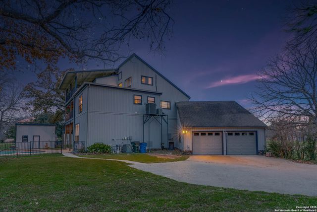 54 S Hampton Dr, Seguin, TX 78155