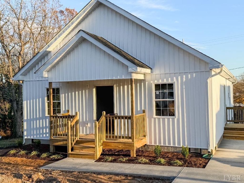 1021 7th Street, Altavista, VA 24517