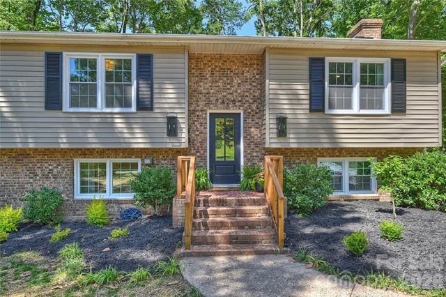 7420 Castlebar Road, Charlotte, NC 28270