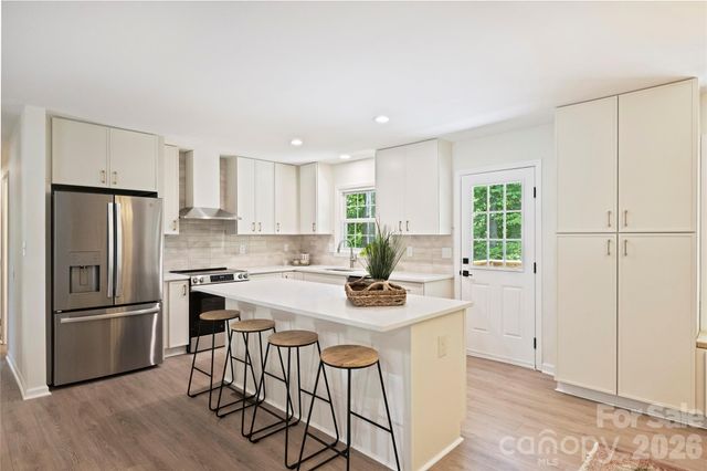 7420 Castlebar Road, Charlotte, NC 28270