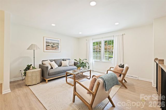7420 Castlebar Road, Charlotte, NC 28270