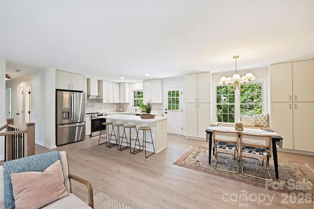7420 Castlebar Road, Charlotte, NC 28270