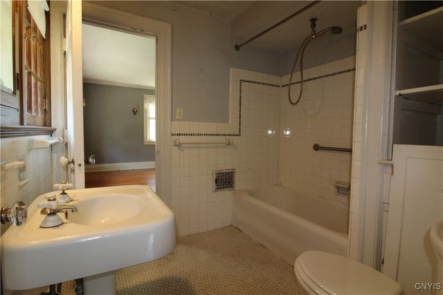 307 Farmer Street, Syracuse, NY 13203