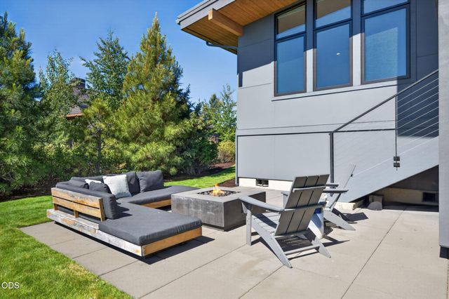 61404 SW Skene Trail, Bend, OR 97702