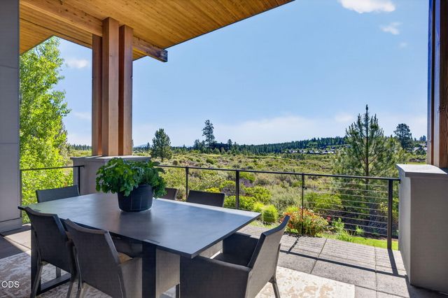 61404 SW Skene Trail, Bend, OR 97702
