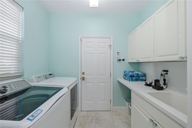 2292 Island Cove CIR, Naples, FL 34109