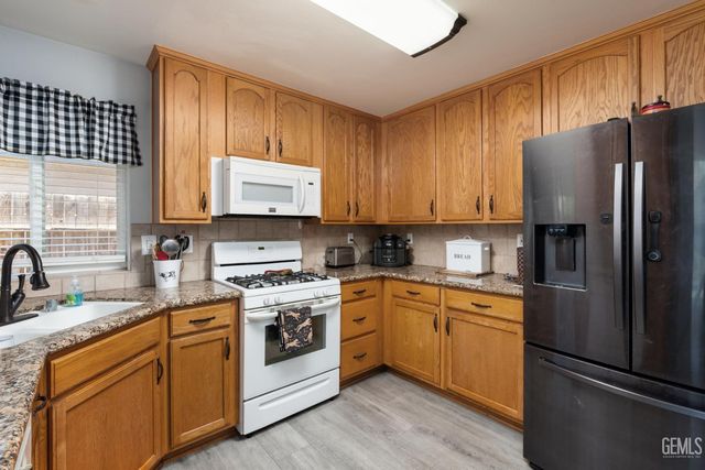 11315 Pacific Shores Drive, Bakersfield, CA 93312