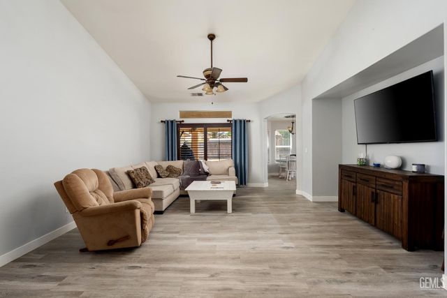 11315 Pacific Shores Drive, Bakersfield, CA 93312