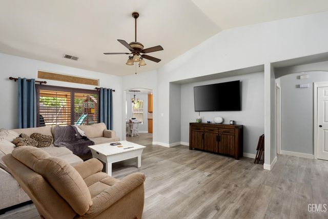 11315 Pacific Shores Drive, Bakersfield, CA 93312