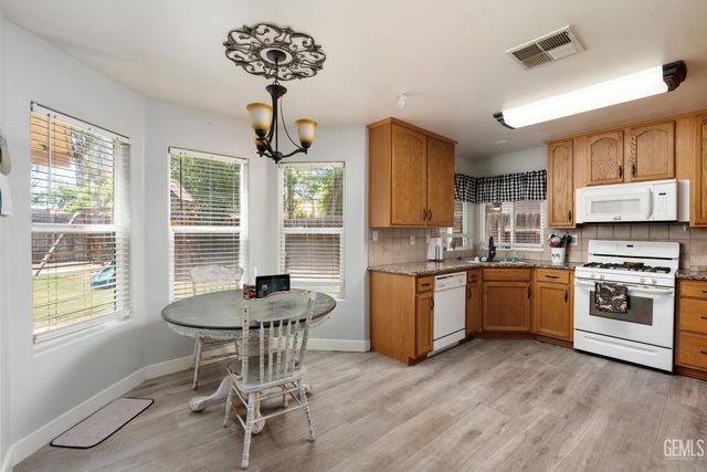 11315 Pacific Shores Drive, Bakersfield, CA 93312