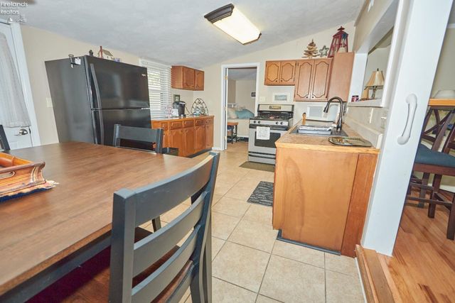 33 Northview Place, Huron, OH 44839