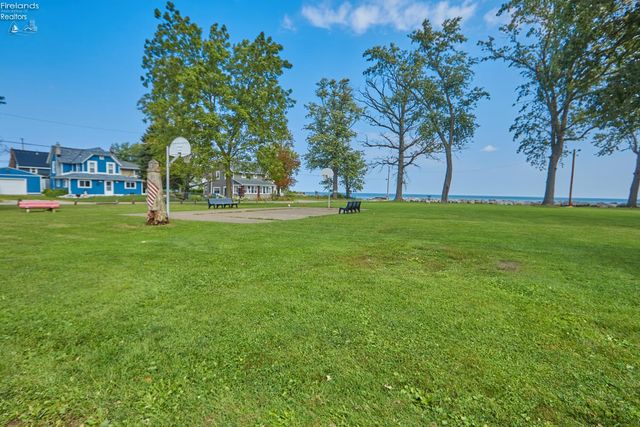 33 Northview Place, Huron, OH 44839