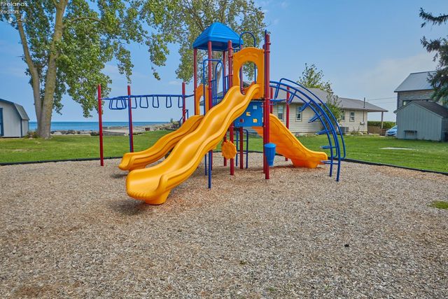 33 Northview Place, Huron, OH 44839