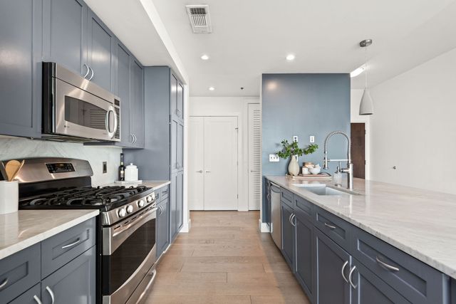 900 20th Ave S Apt 1406, Nashville, TN 37212