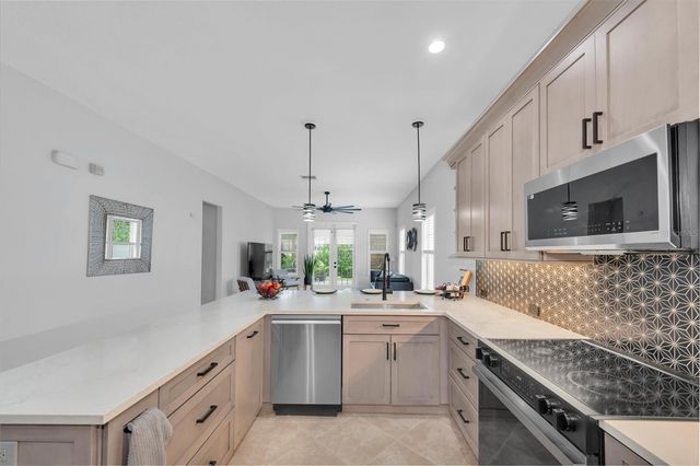 3003 W LEROY STREET, Tampa, FL 33607