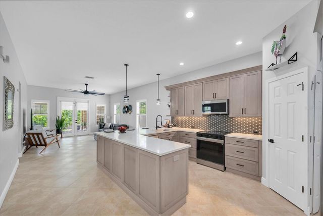3003 W LEROY STREET, Tampa, FL 33607