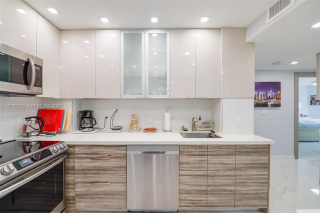 1980 S Ocean Dr PHG, Hallandale Beach, FL 33009