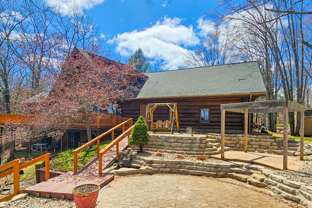 11550 N Hilltop Drive, Irons, MI 49644