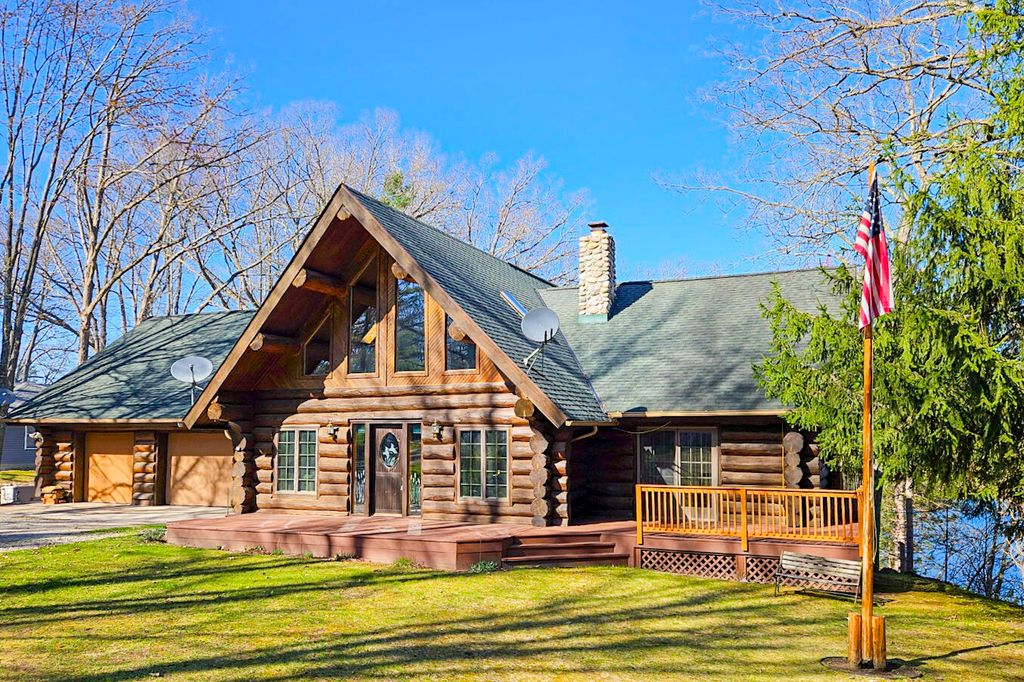 11550 N Hilltop Drive, Irons, MI 49644