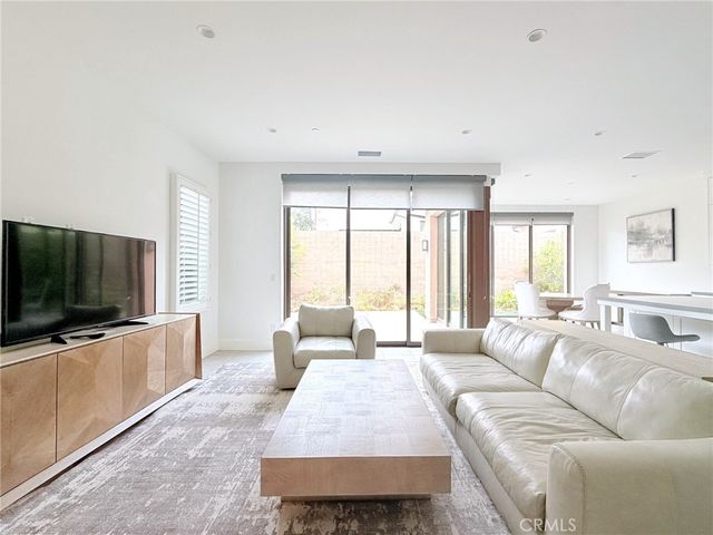 215 Piazza, Irvine, CA 92602