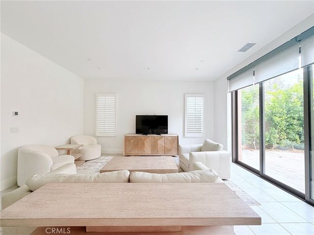 215 Piazza, Irvine, CA 92602