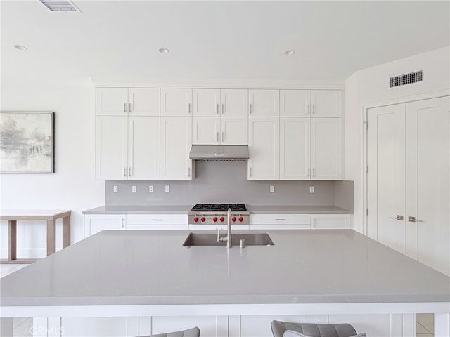 215 Piazza, Irvine, CA 92602