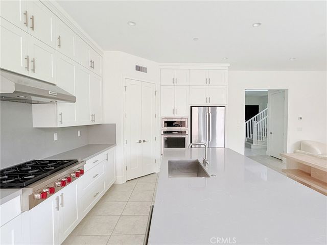 215 Piazza, Irvine, CA 92602
