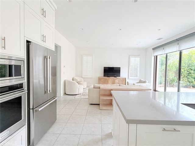 215 Piazza, Irvine, CA 92602