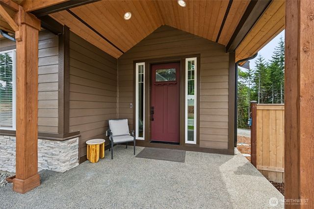 917 Tiedman Road NW, Lakebay, WA 98349