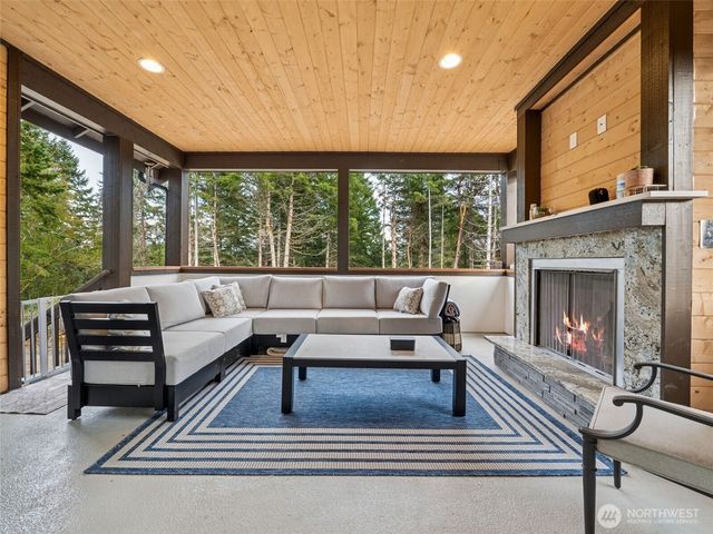 917 Tiedman Road NW, Lakebay, WA 98349