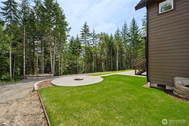 917 Tiedman Road NW, Lakebay, WA 98349
