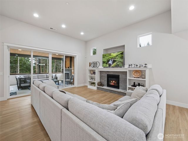 917 Tiedman Road NW, Lakebay, WA 98349