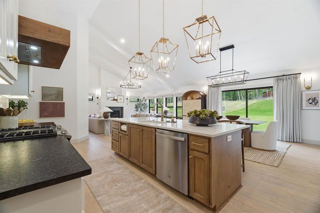 4194 BLACKBERRY RIDGE DRIVE, Hobart, WI 54155