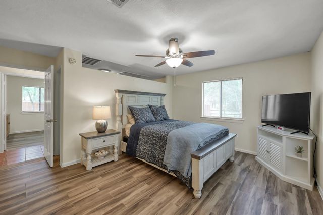 26302 Penguin Street, Magnolia, TX 77355