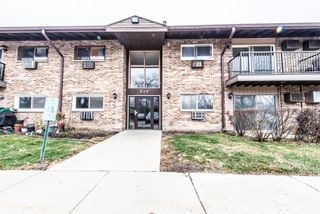 814 E Old Willow Road 109, Prospect Heights, IL 60070