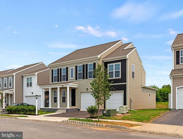 1116 COLLINA LN, Mount Joy, PA 17552