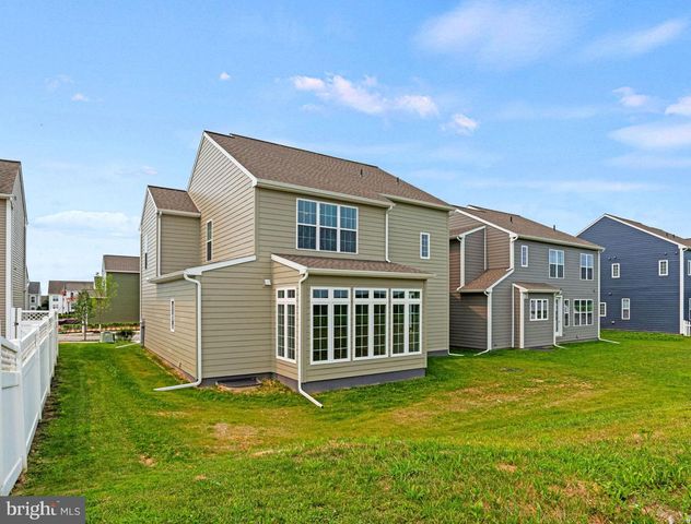 1116 COLLINA LN, Mount Joy, PA 17552