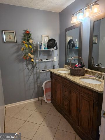 37 Virginia Avenue, Sharpsburg, GA 30277