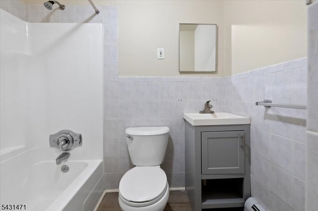 201 16Th St, Union City, NJ 07087