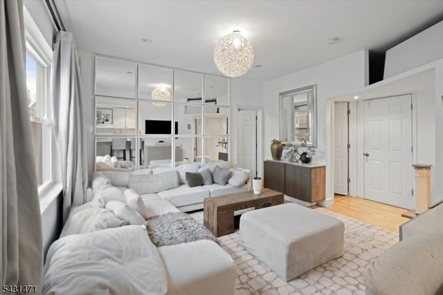 201 16Th St, Union City, NJ 07087