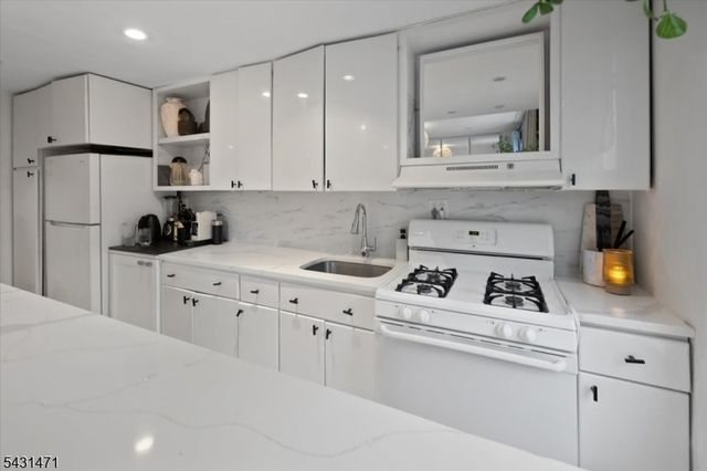 201 16Th St, Union City, NJ 07087