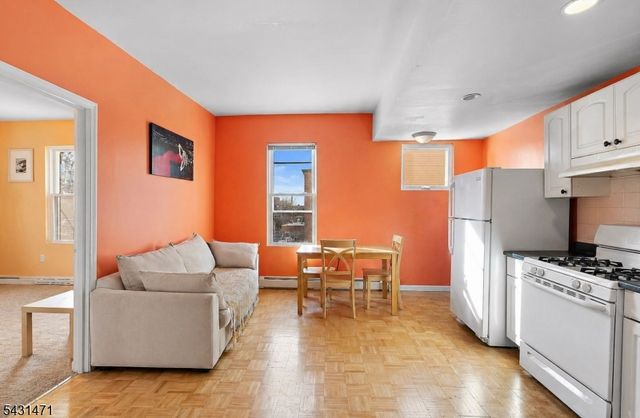 201 16Th St, Union City, NJ 07087