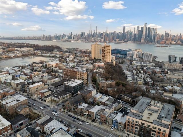 201 16Th St, Union City, NJ 07087