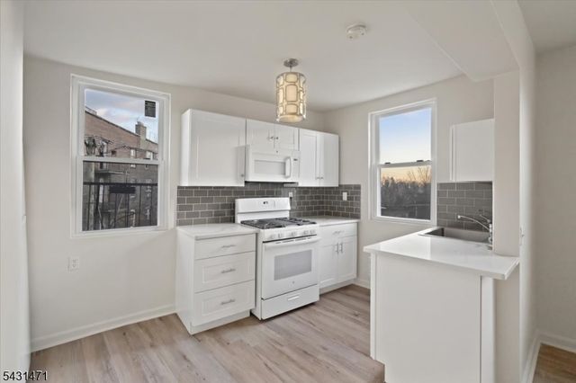 201 16Th St, Union City, NJ 07087