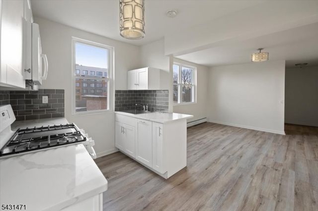 201 16Th St, Union City, NJ 07087
