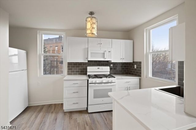 201 16Th St, Union City, NJ 07087