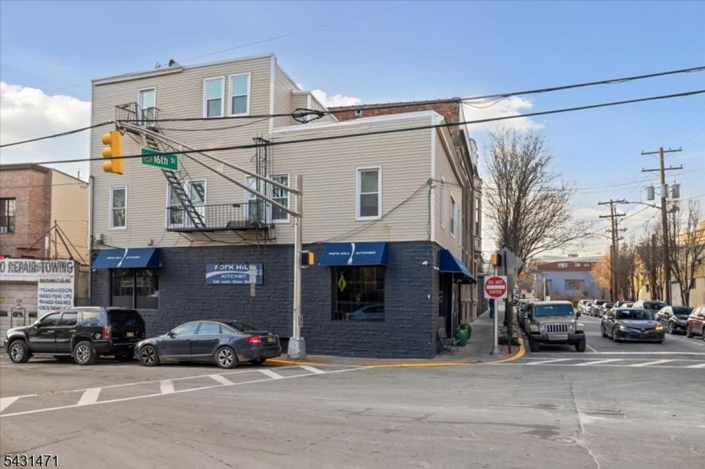 201 16Th St, Union City, NJ 07087